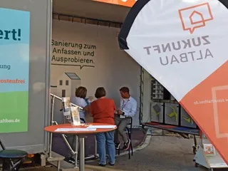 Energieberatung am Sanierungsmobil in Dettingen unter Teck
